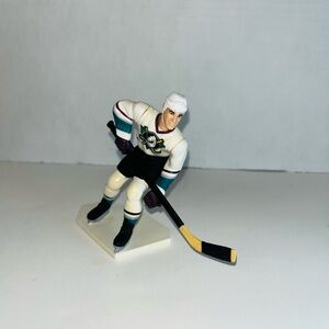 Starting Lineup Anaheim Mighty Ducks #9 Paul Kariya NHL 1999 Figure